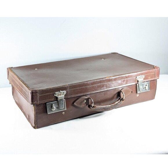Vintage 1940s English leather suitcase with key, Genuine WWII leather - Picture 1 of 10